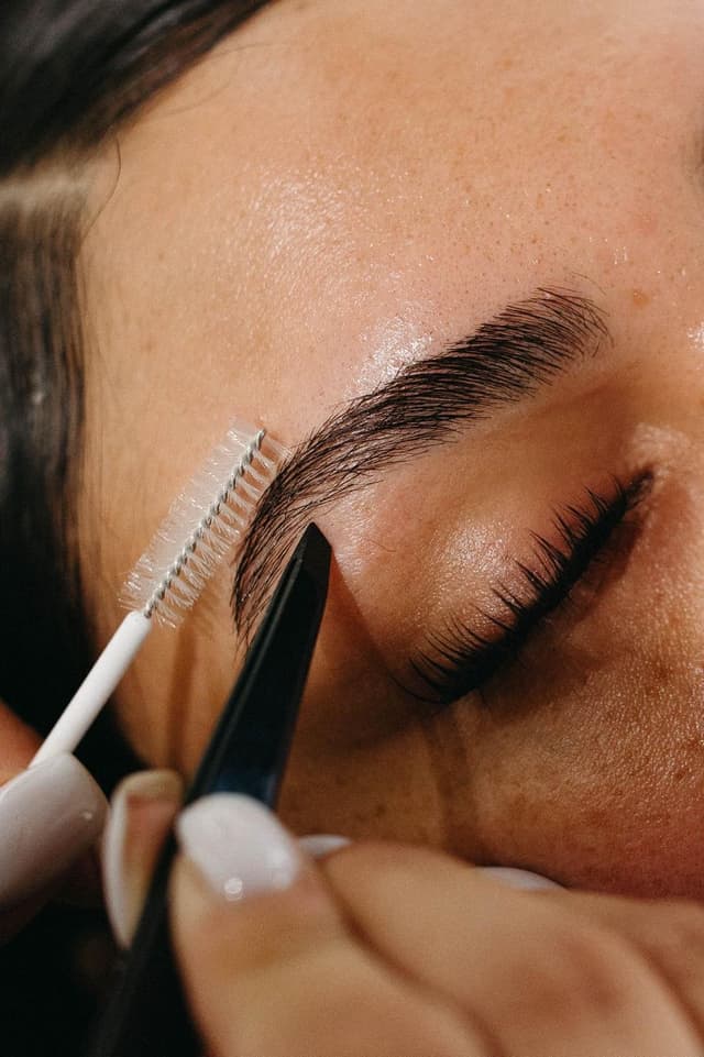Brow Treatment bij SHER Beautysalon